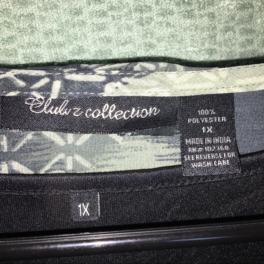Patterned Blouse - Picture 2 of 3